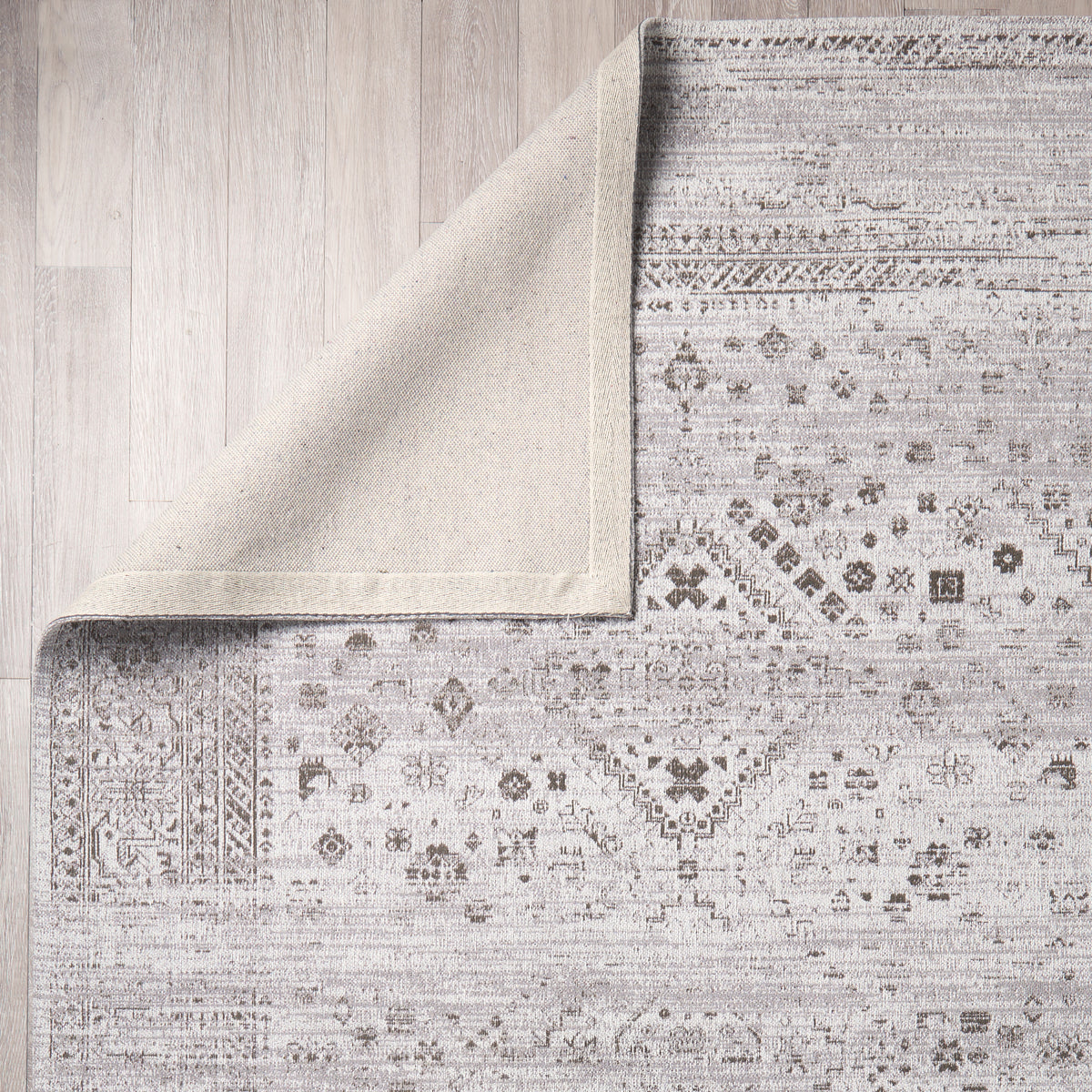 Kaiya 5 x 8 Rug by Mercana