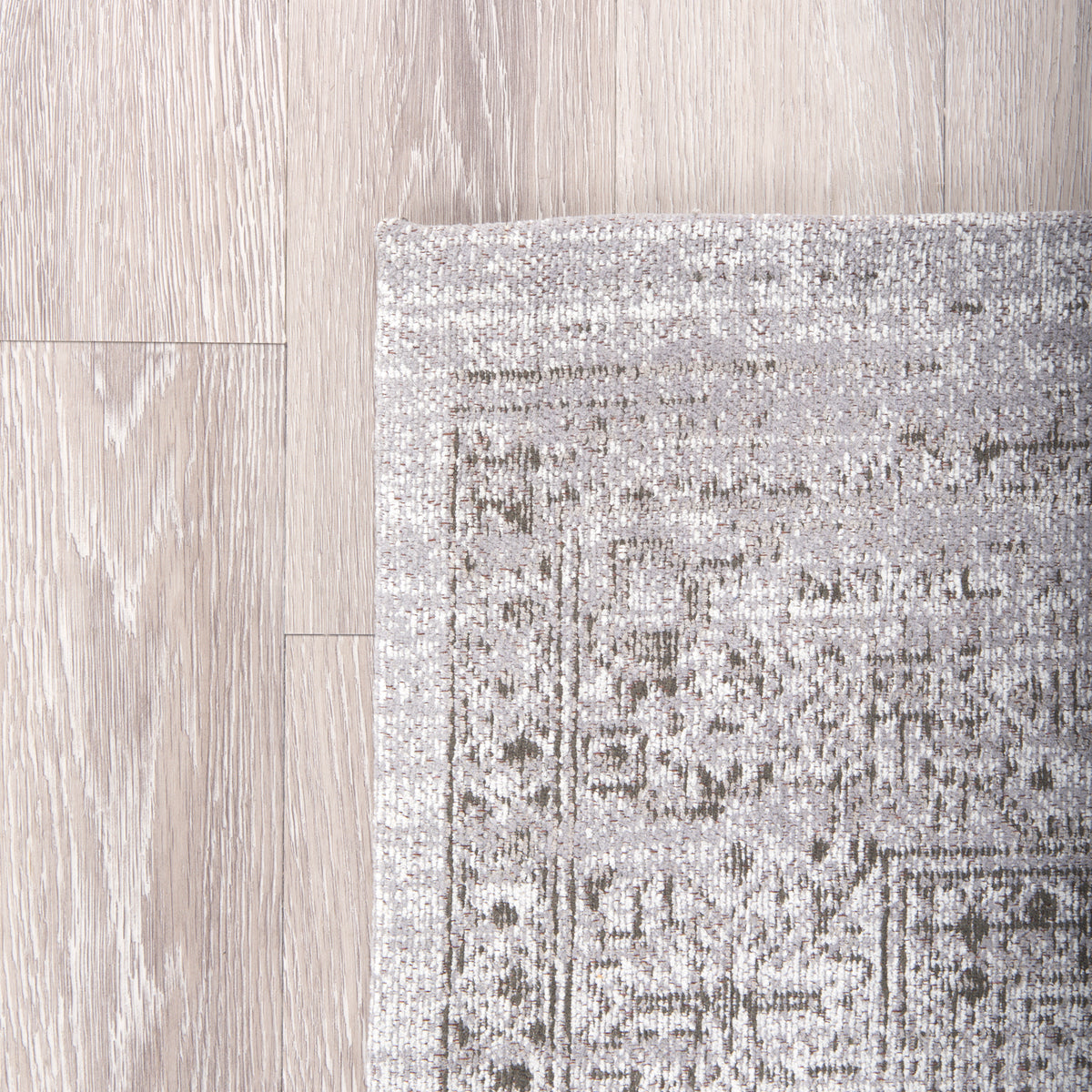 Kaiya 5 x 8 Rug by Mercana
