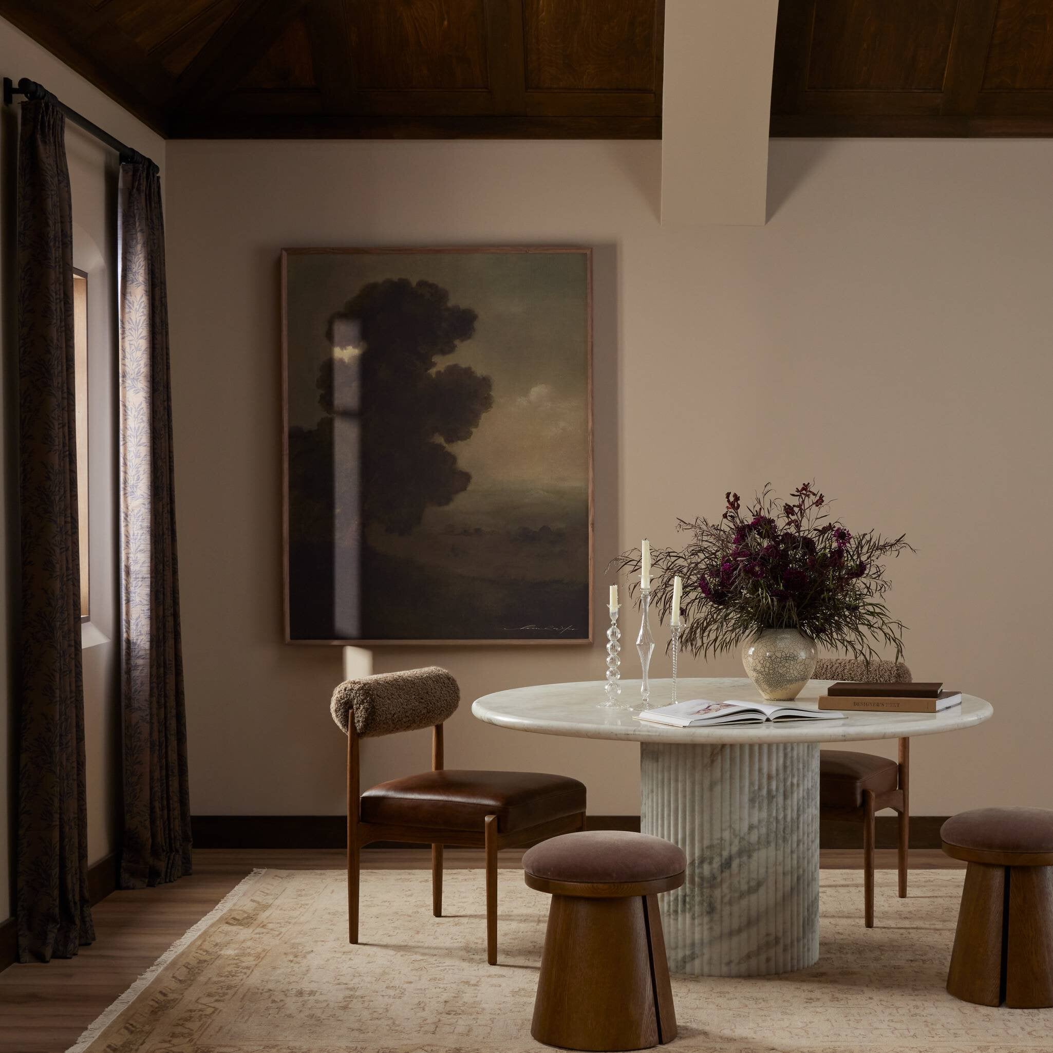 Oranda 60" Round Dining Table