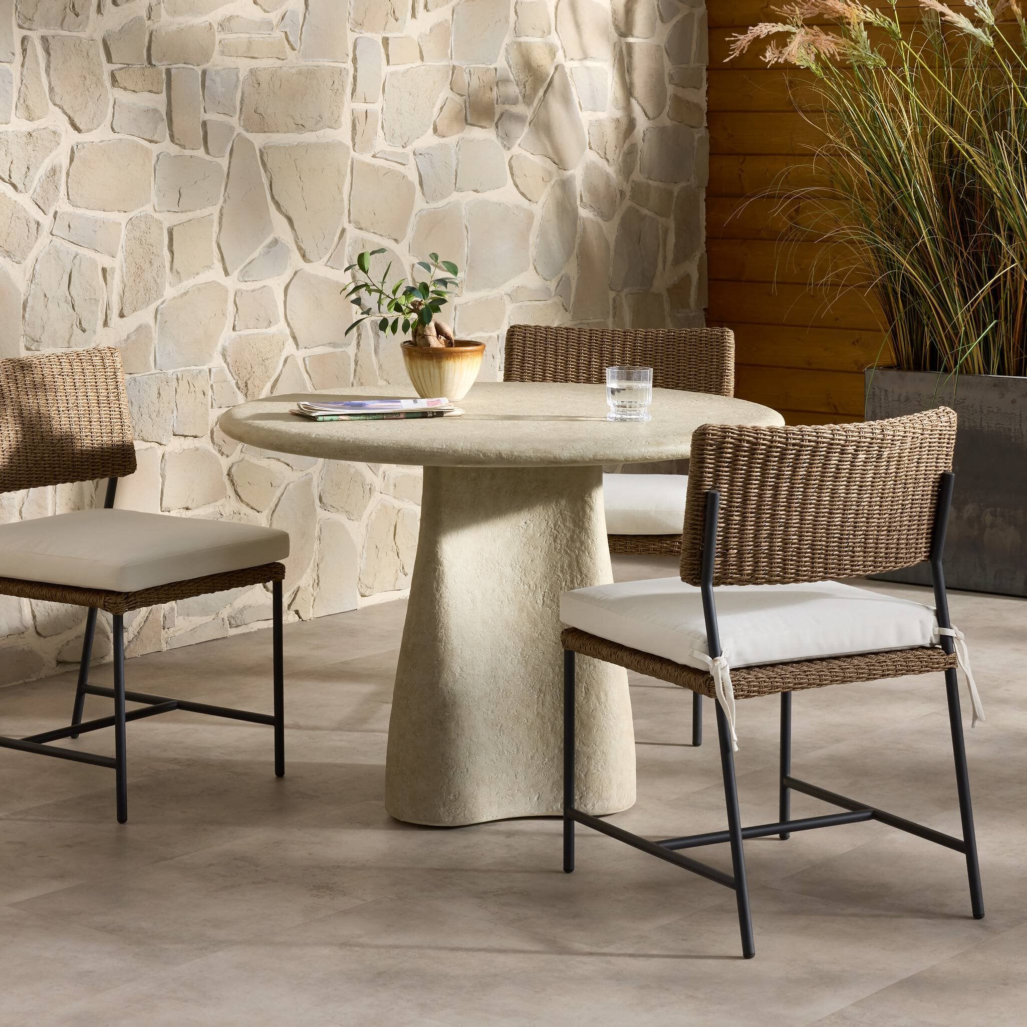 Rosso Outdoor Dining Table - Weathered Natural Concrete