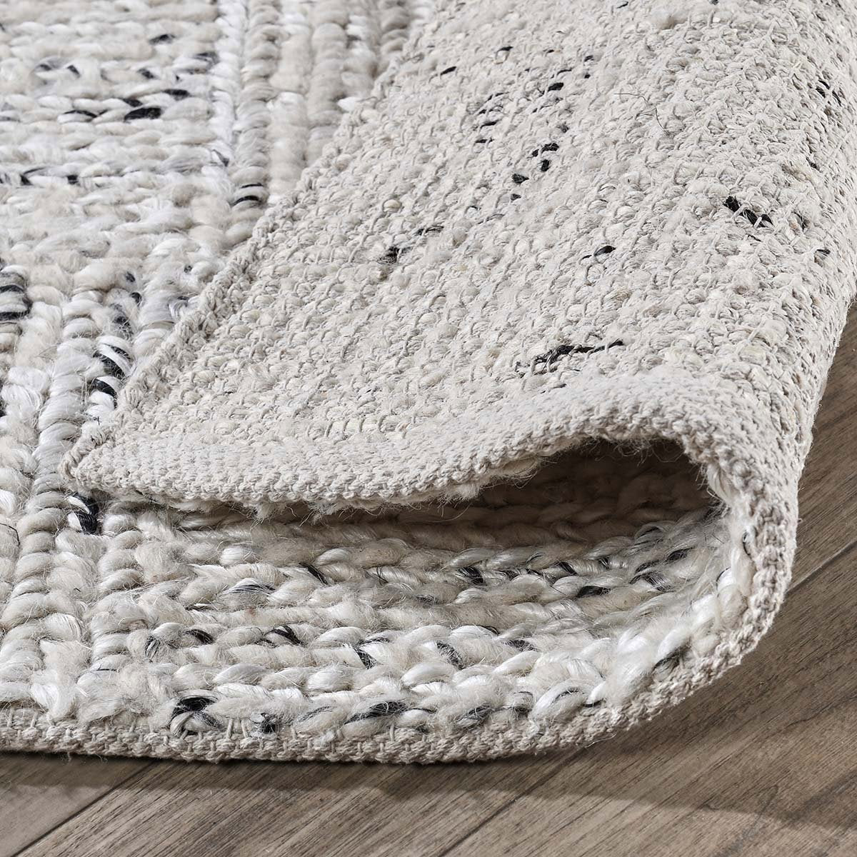Sosa Ivory/Black Rug by Classic Home