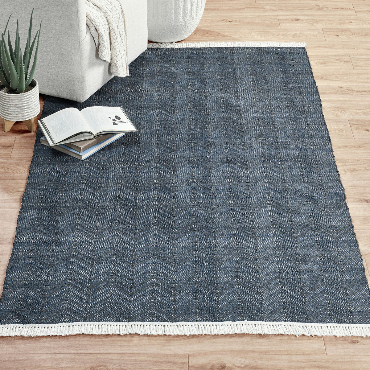 Indoor/Outdoor Augusta Navy Rug