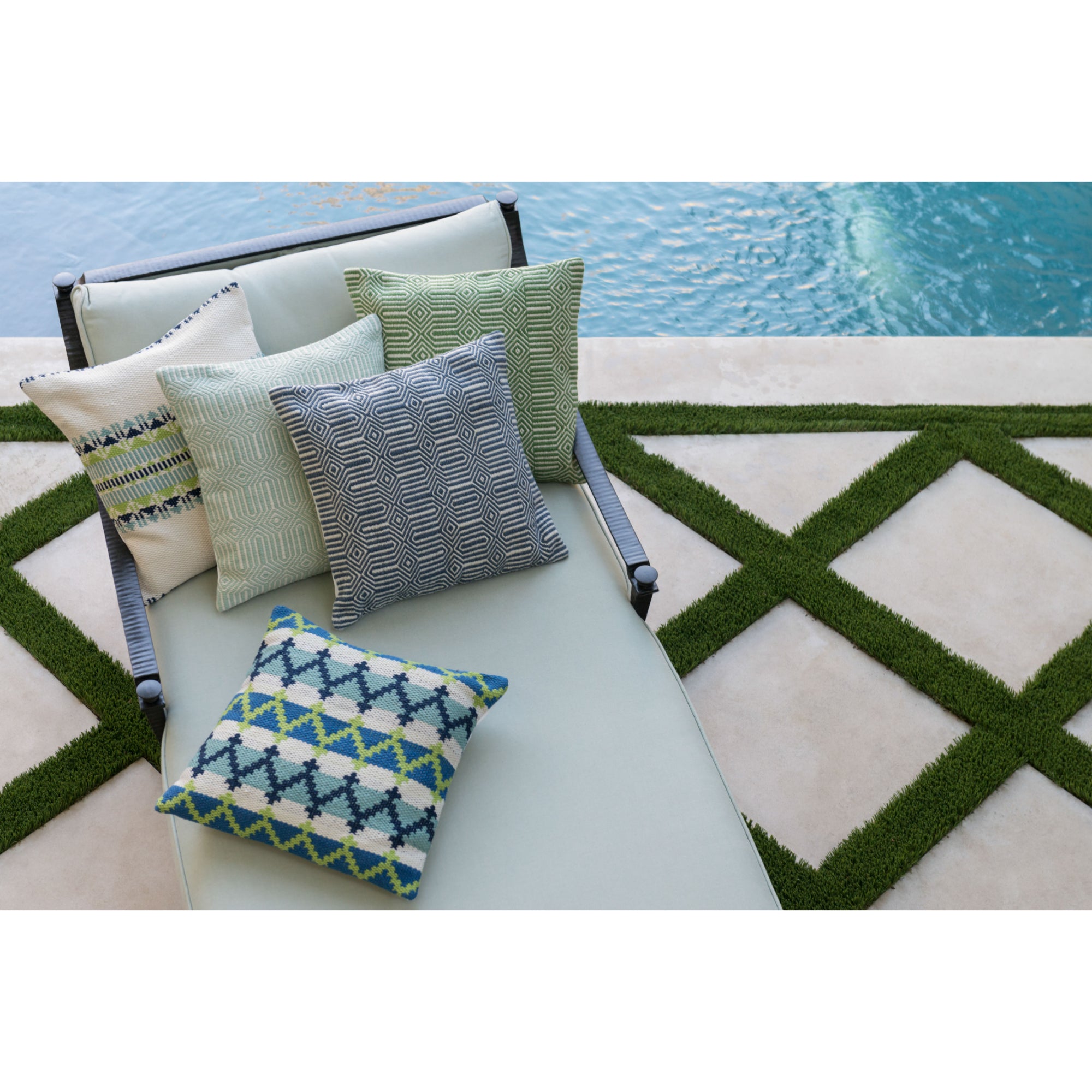 Loloi P0339 22" x 22" Cover with Down Pillow
