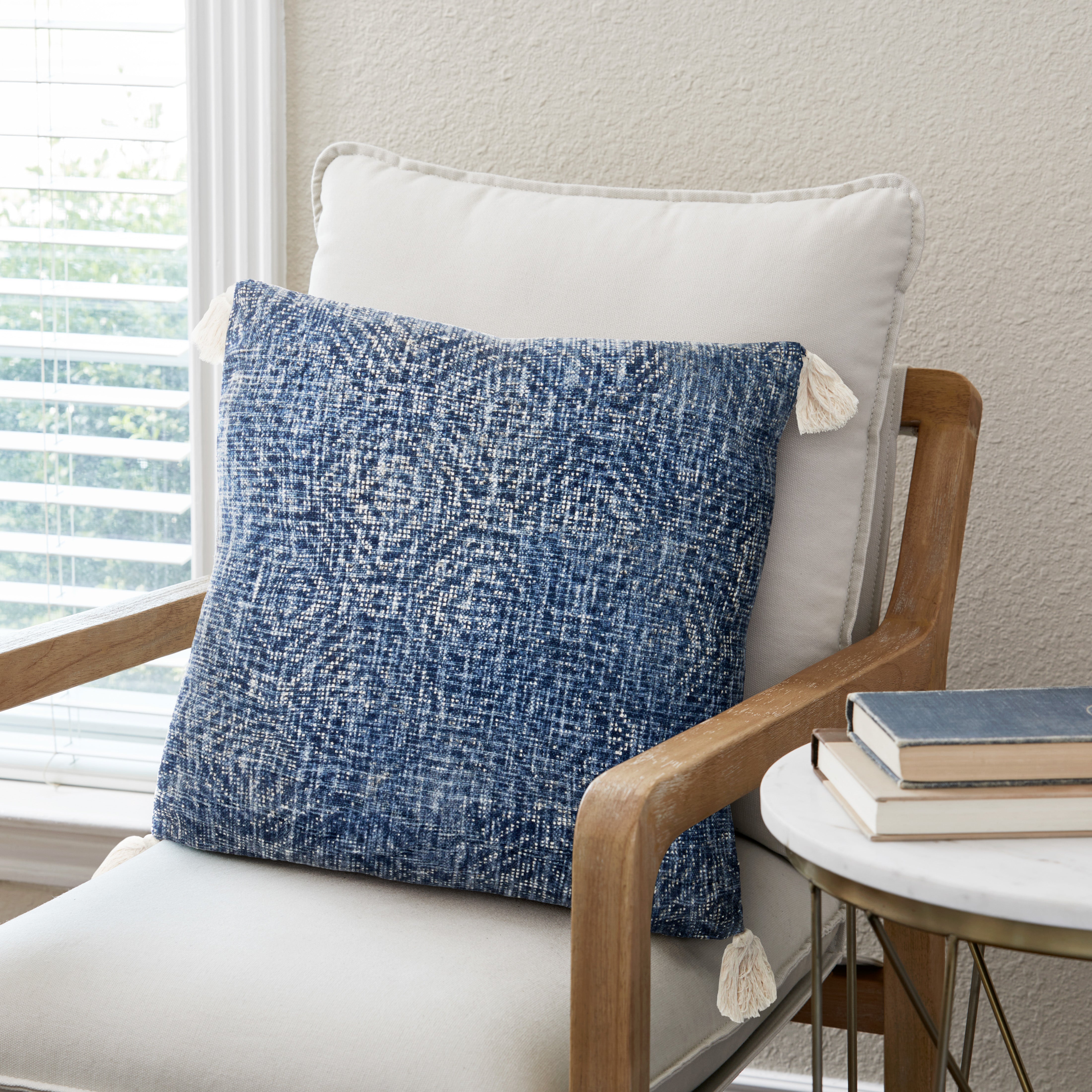 Loloi P0621 Cover with Down Pillow