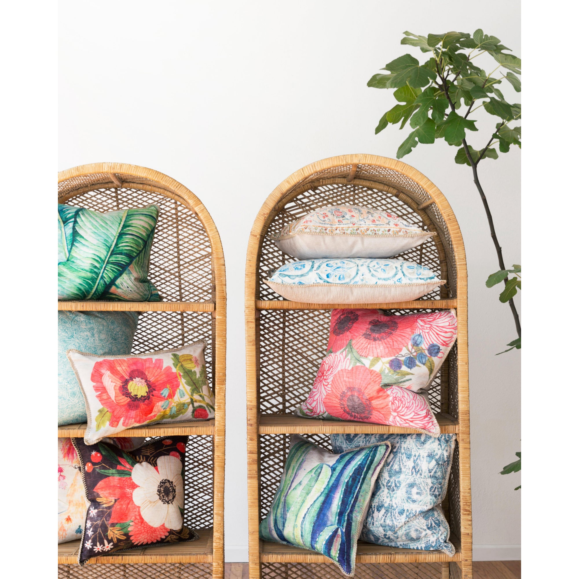 Loloi P0741 Multi 18" x 18" Cover with Down Pillow