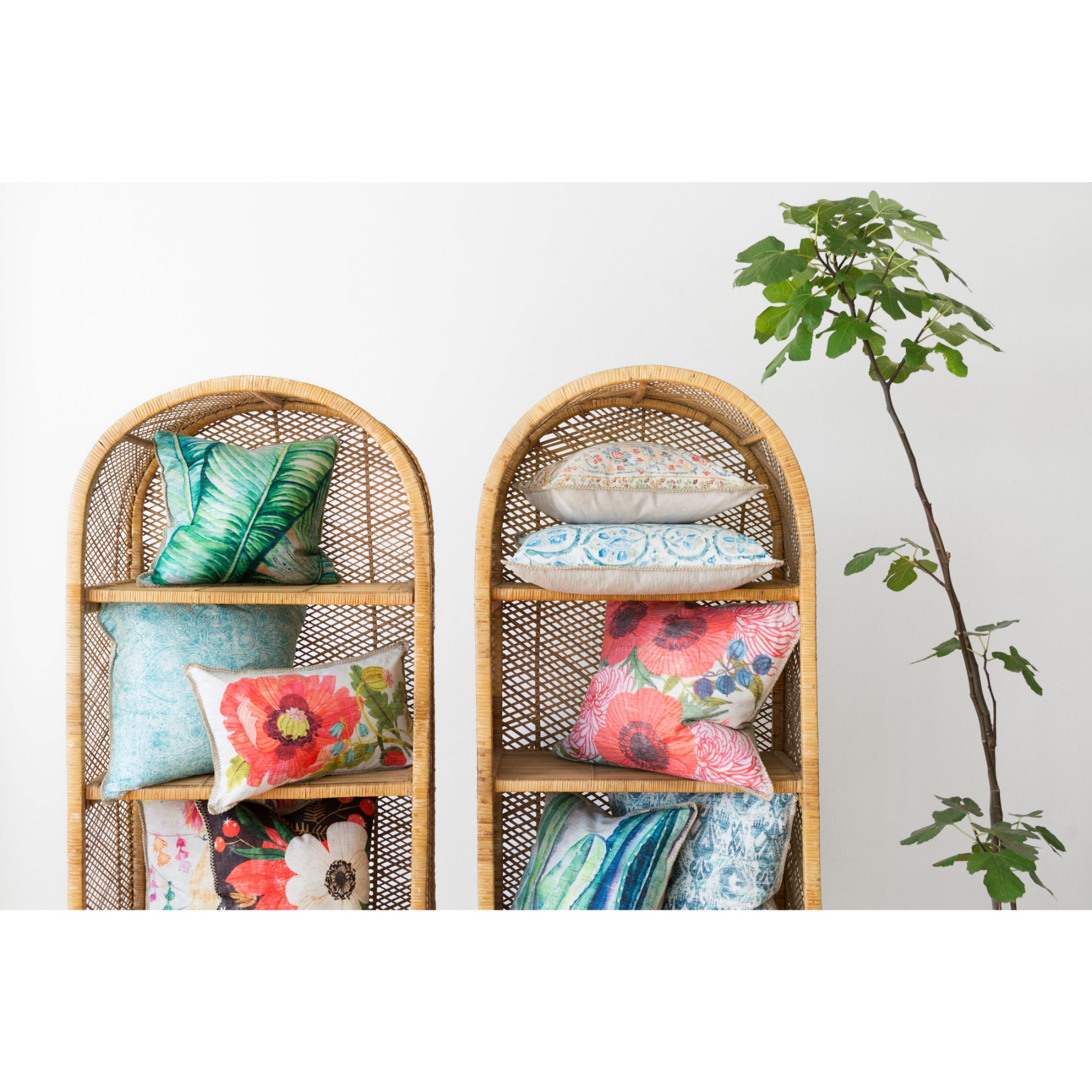 Loloi P0741 Multi 18" x 18" Cover with Down Pillow