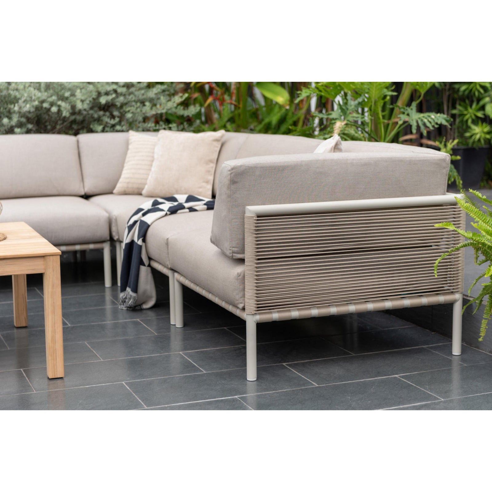 Horizon Sectional