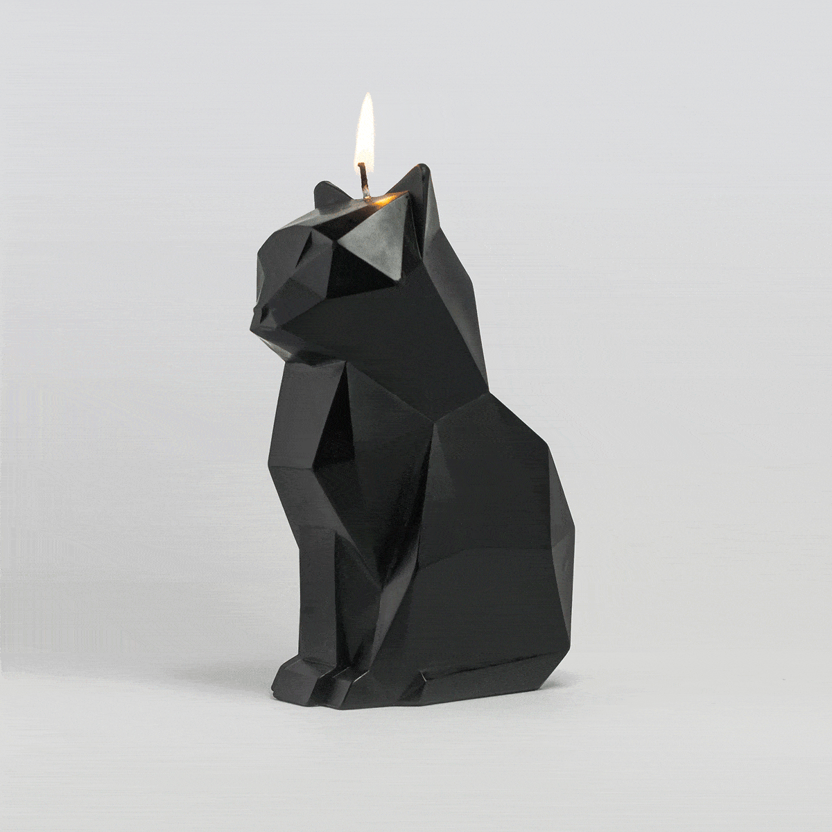 PyroPet Kisa Black cat candle by 54Celsius, animated burn sequence revealing the metal skeleton.