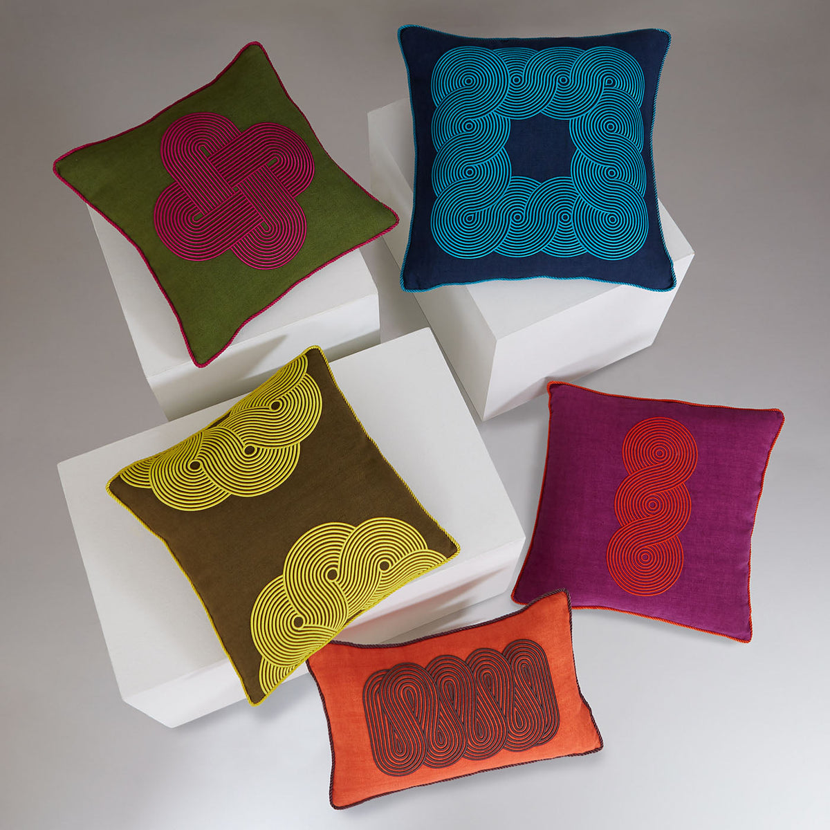 Pompidou Olive Plus Pillow