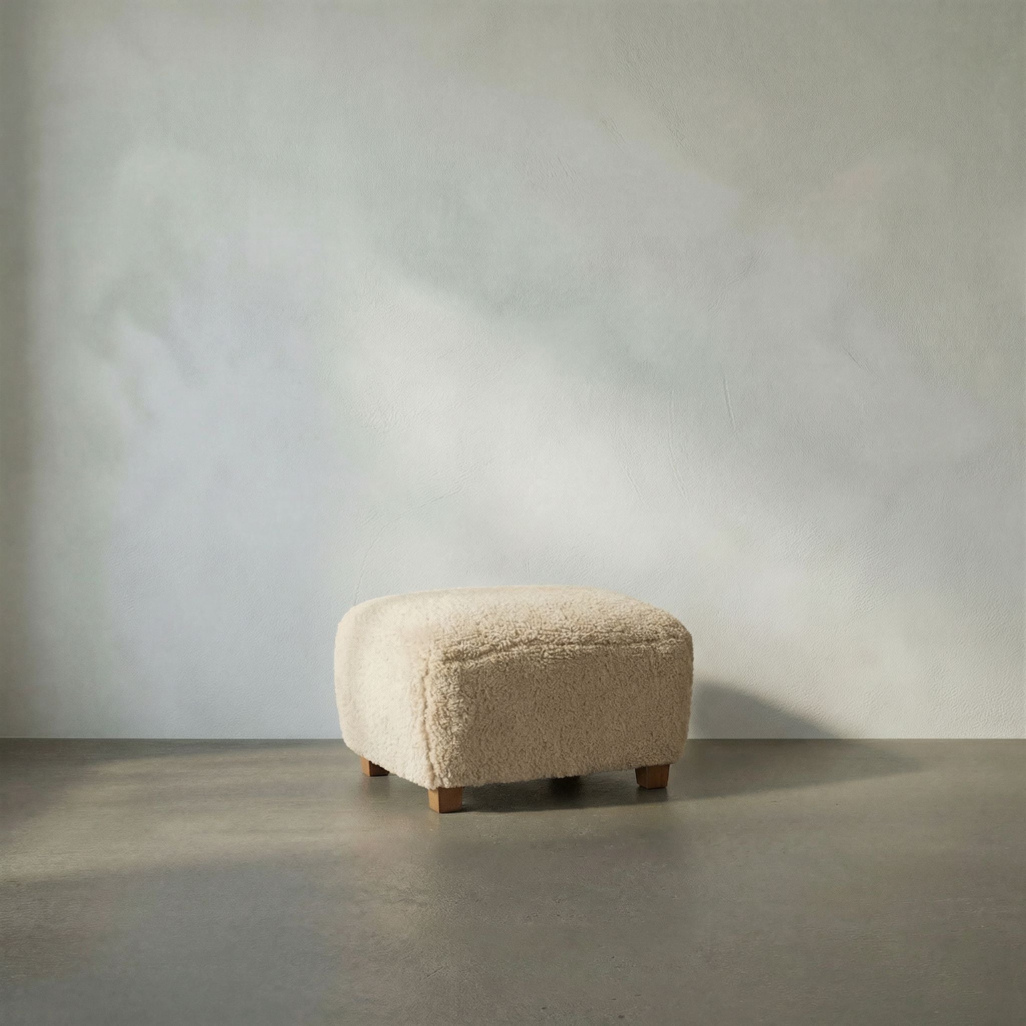 Pola Stool