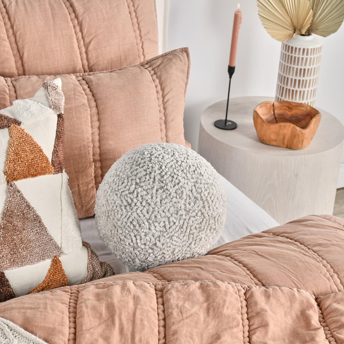 VC Maris Ivory/Natural 12" Round Pillow