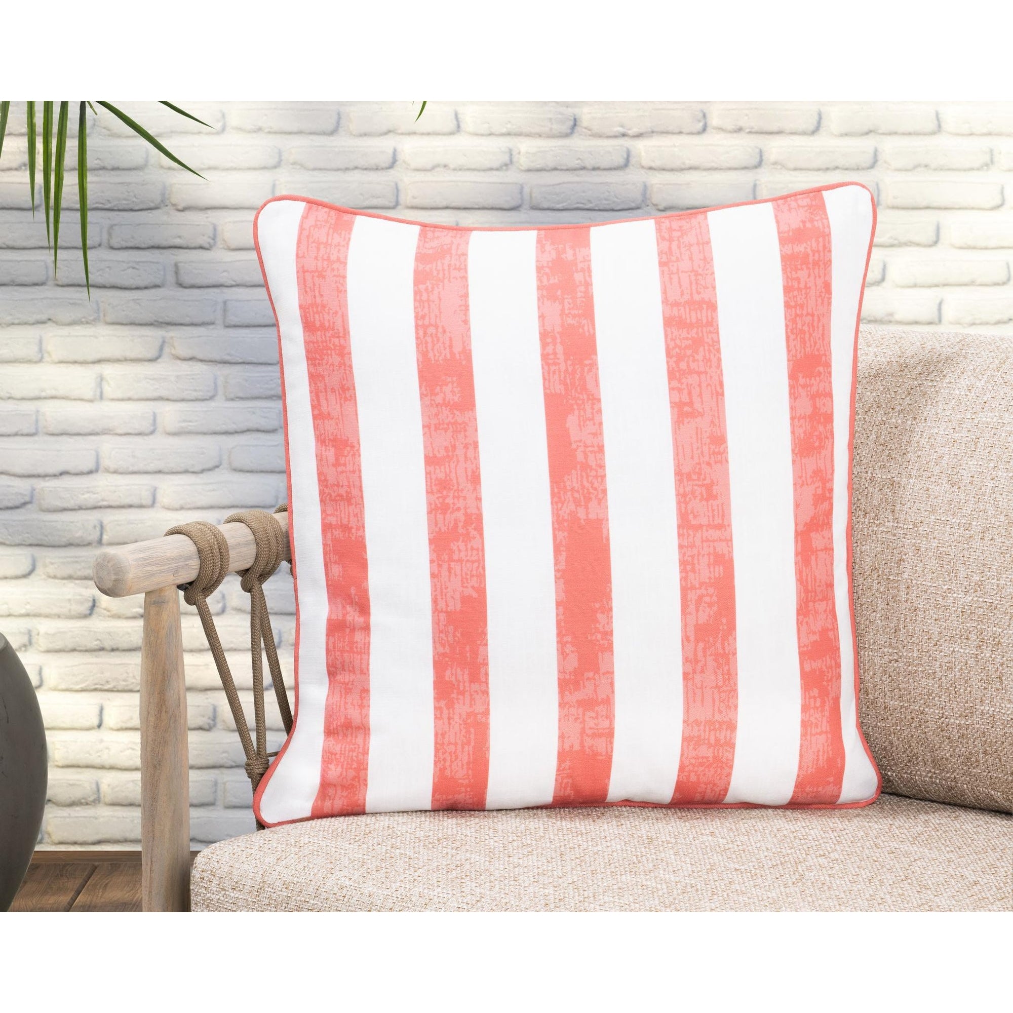 Indoor/Outdoor Milton 22x22 - Yellow