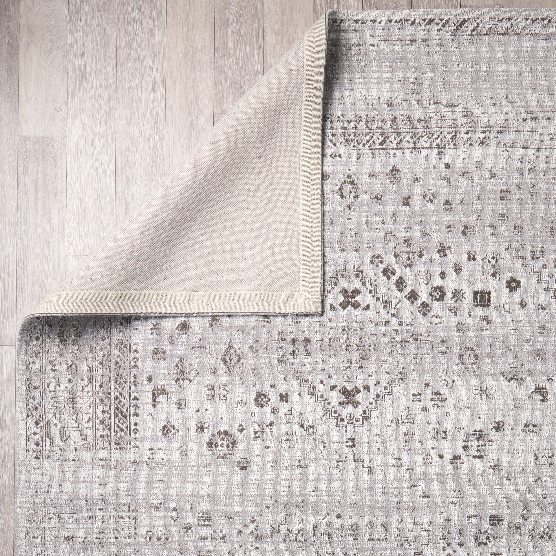 Kaiya 5 x 8 Rug