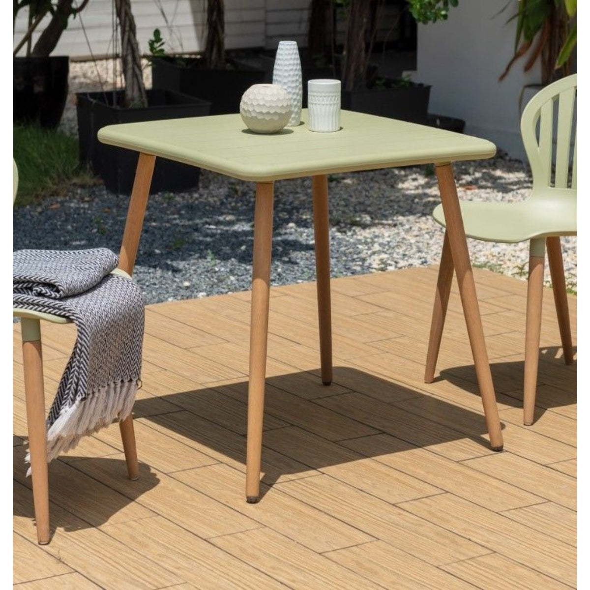 Nassau Square Table