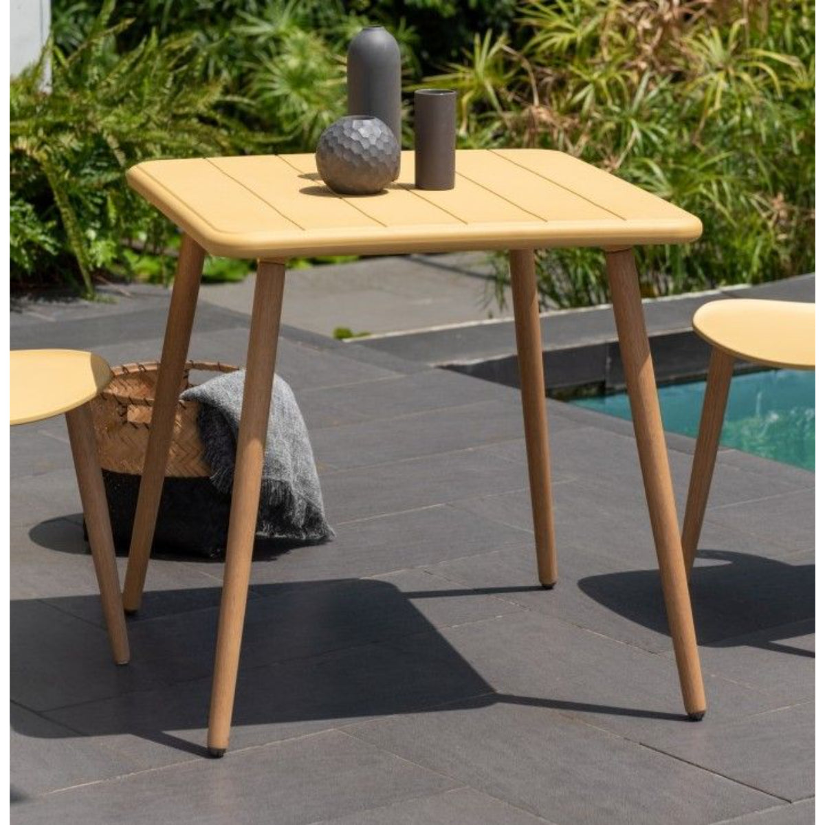 Nassau Square Table