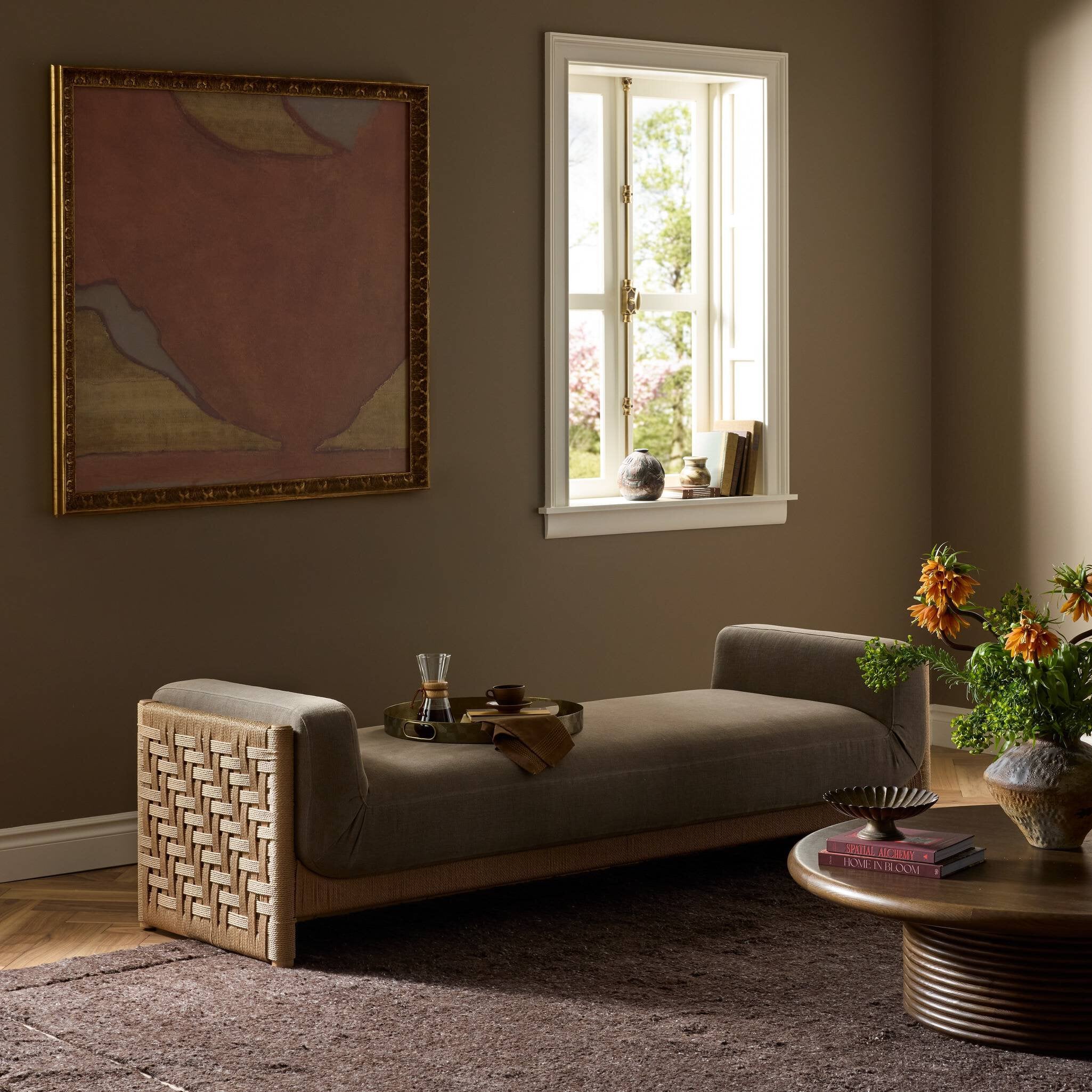 Collier Chaise - Broadway Coffee