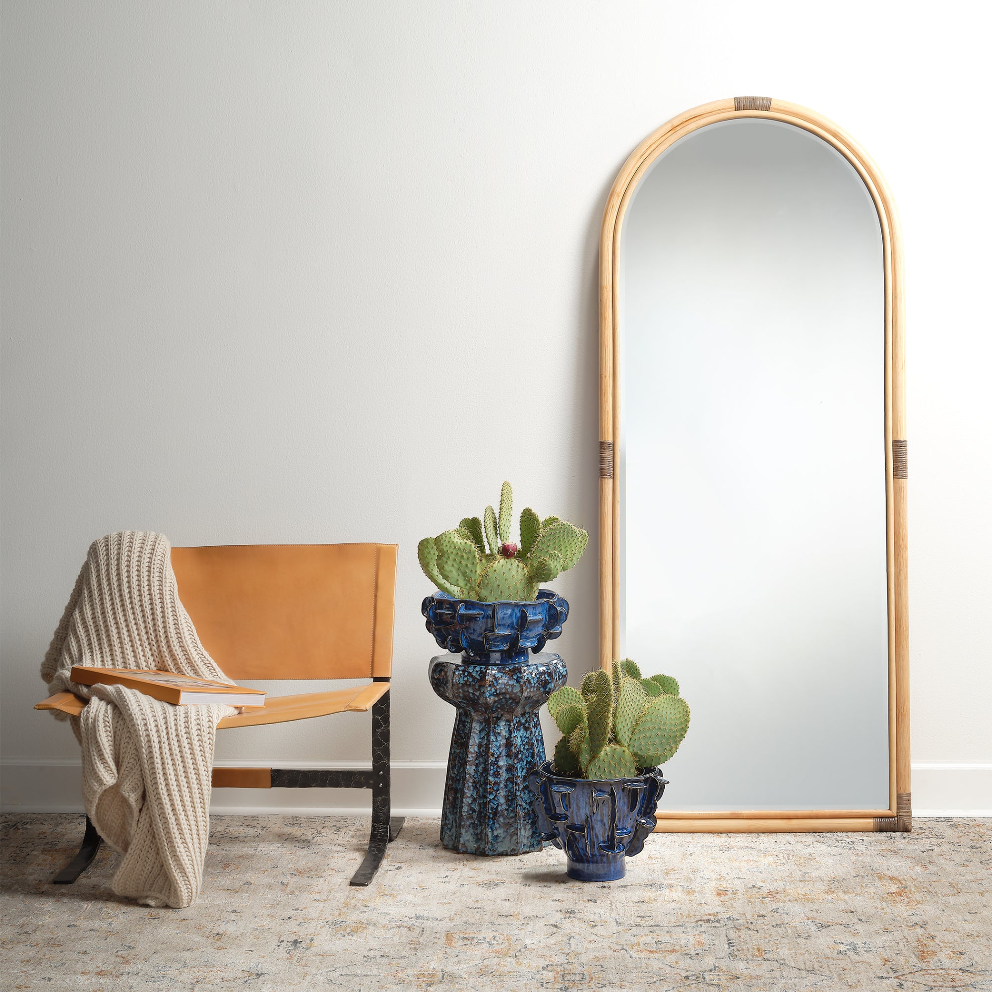 Lifestyle by JY Helios Vase - Thumbnail 2