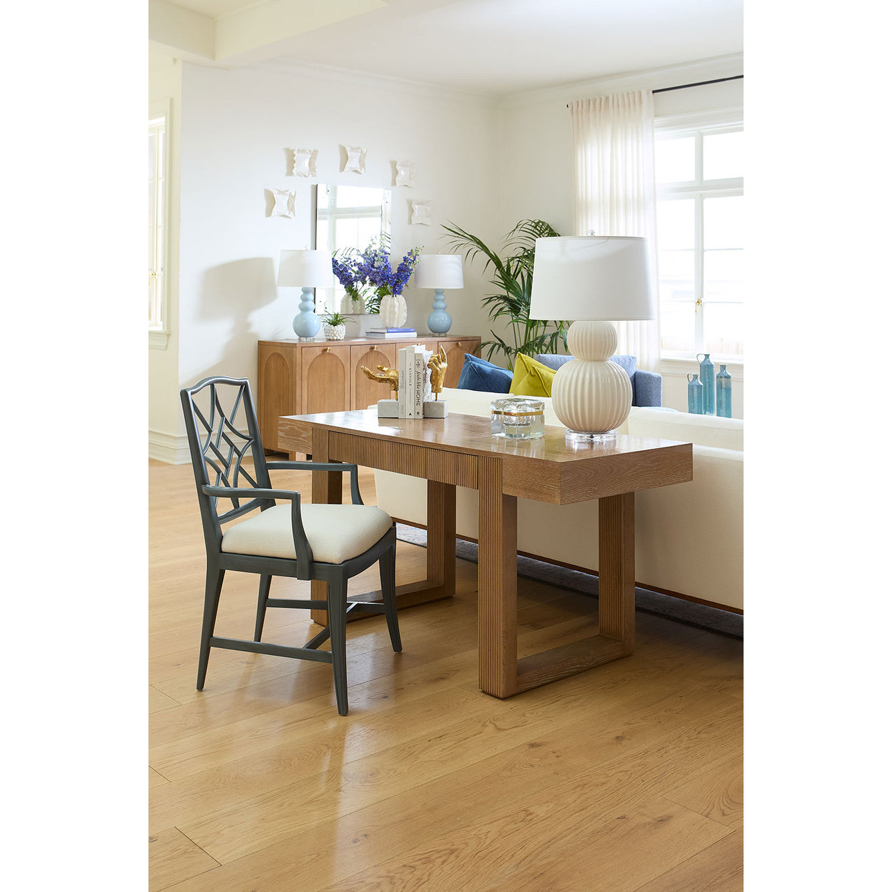 Arlo Desk
