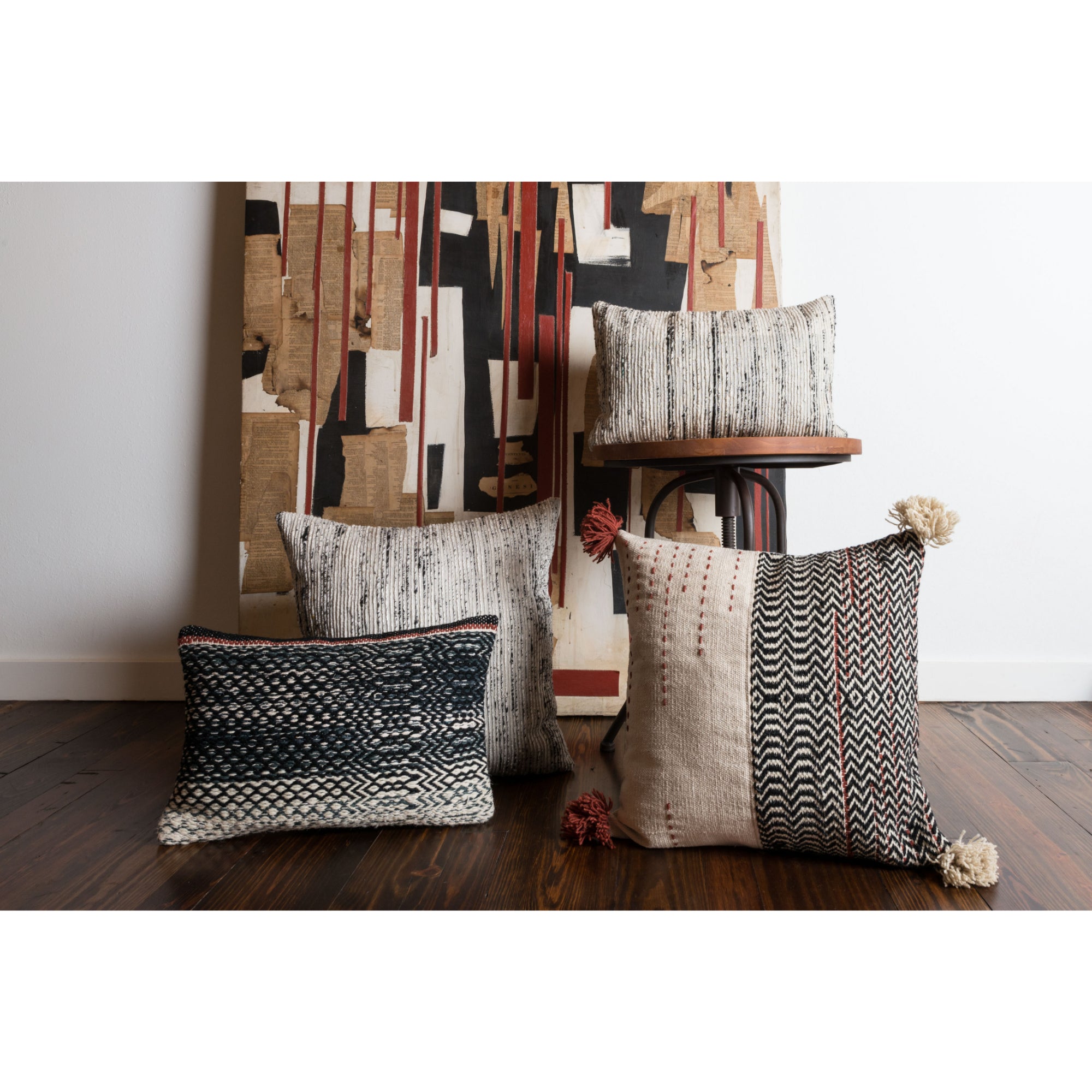 Loloi P0227 Black/Ivory 22" x 22" Cover with Down Pillow