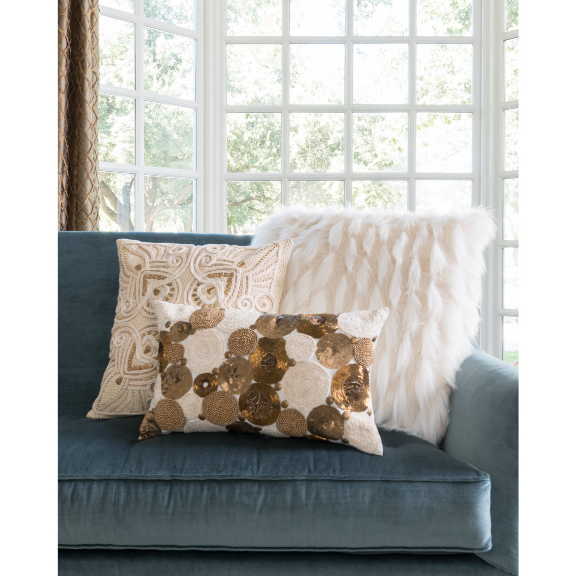 Loloi P0265 White 22" x 22" Cover with Down Pillow