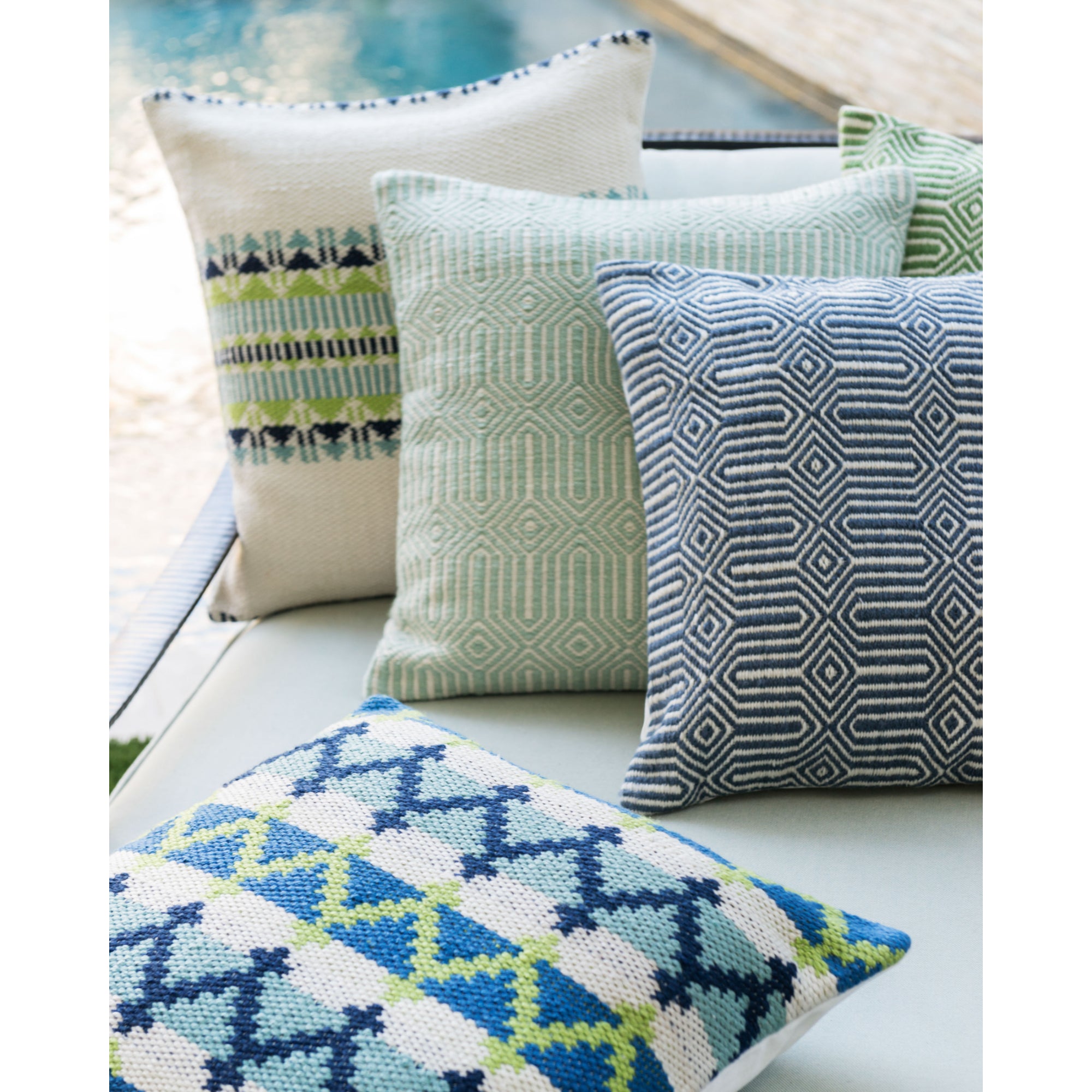 Loloi P0339 22" x 22" Cover with Down Pillow