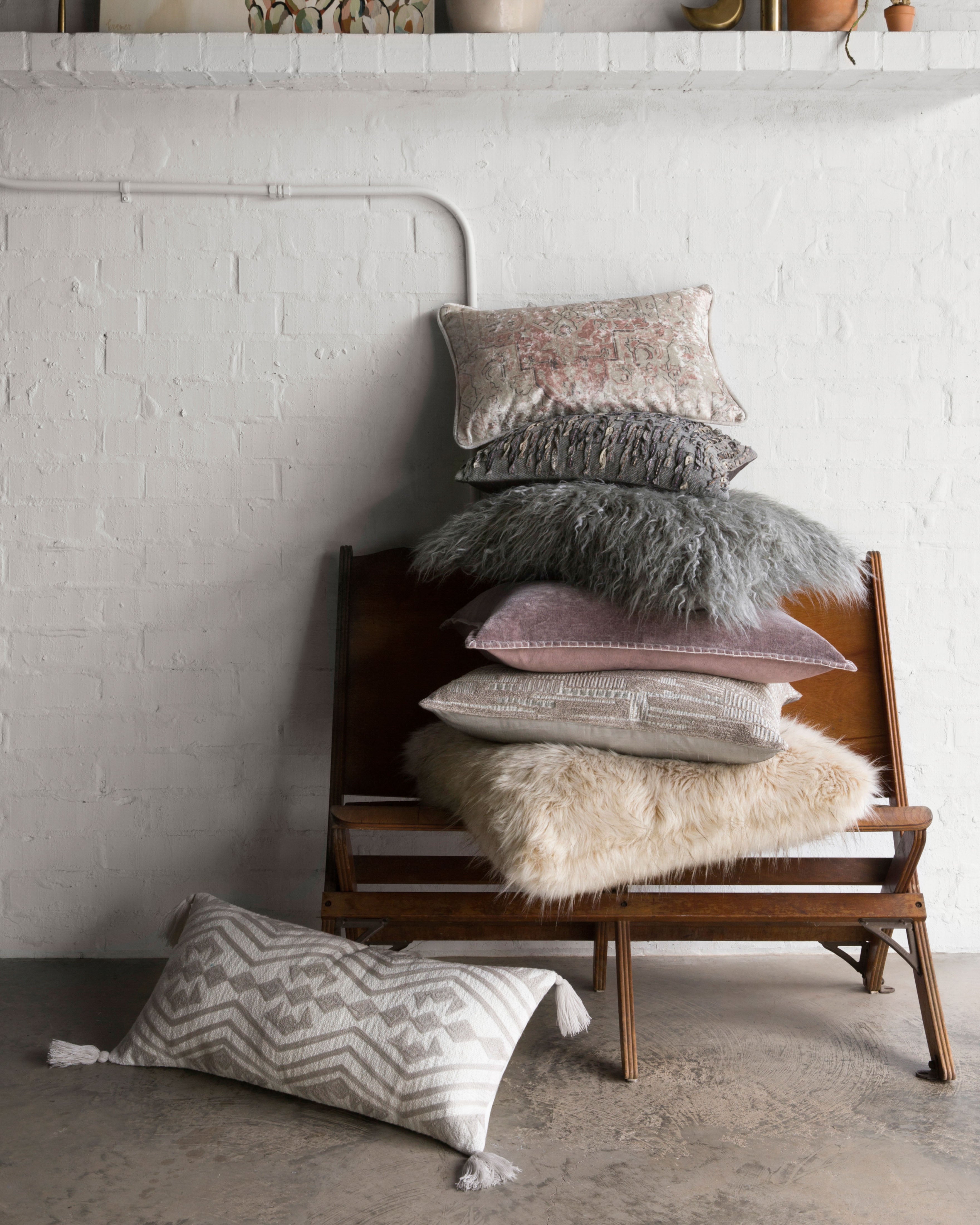 Loloi P0598 Grey 22" x 22" Cover with Down Pillow