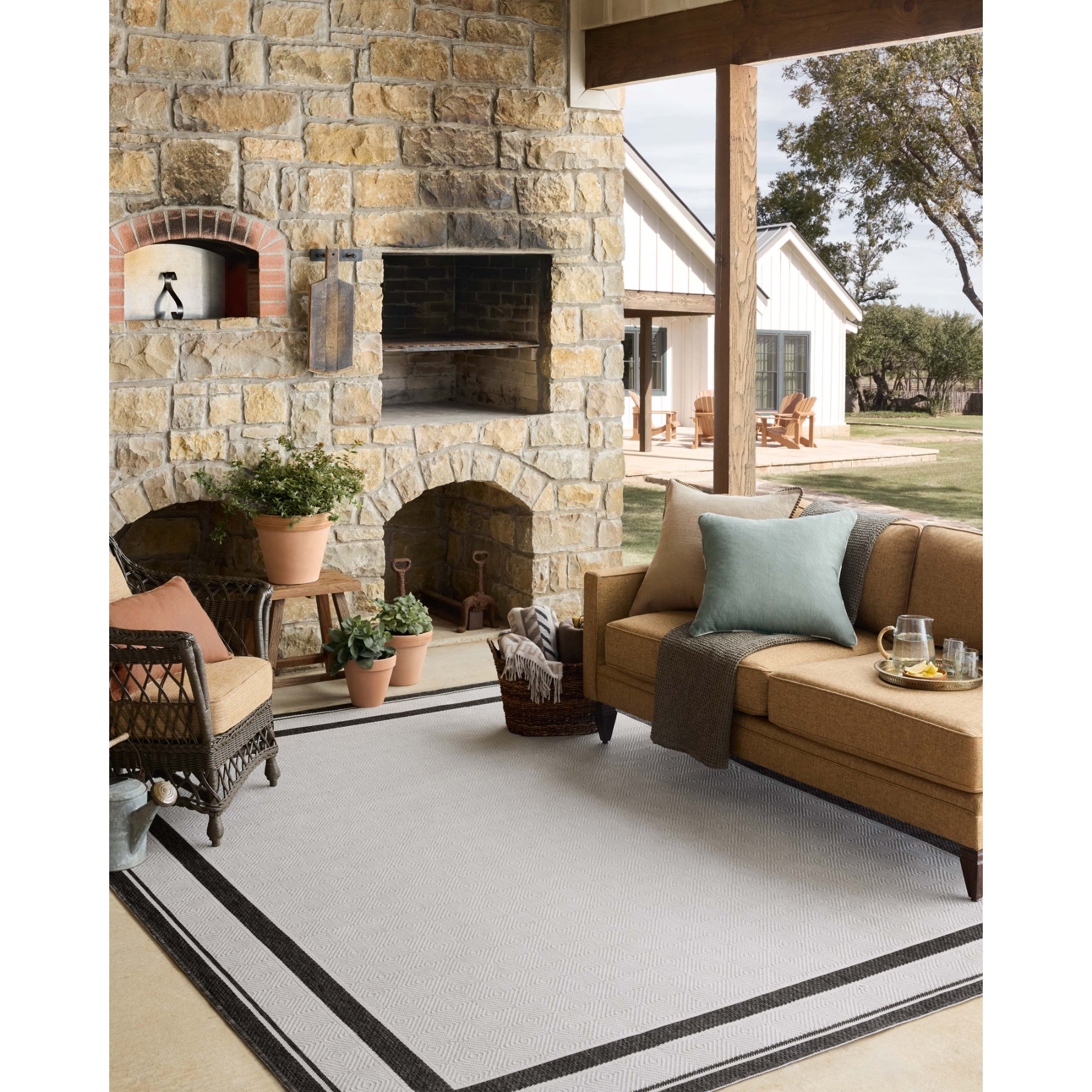 Loloi Easton Onyx/Ivory Rug
