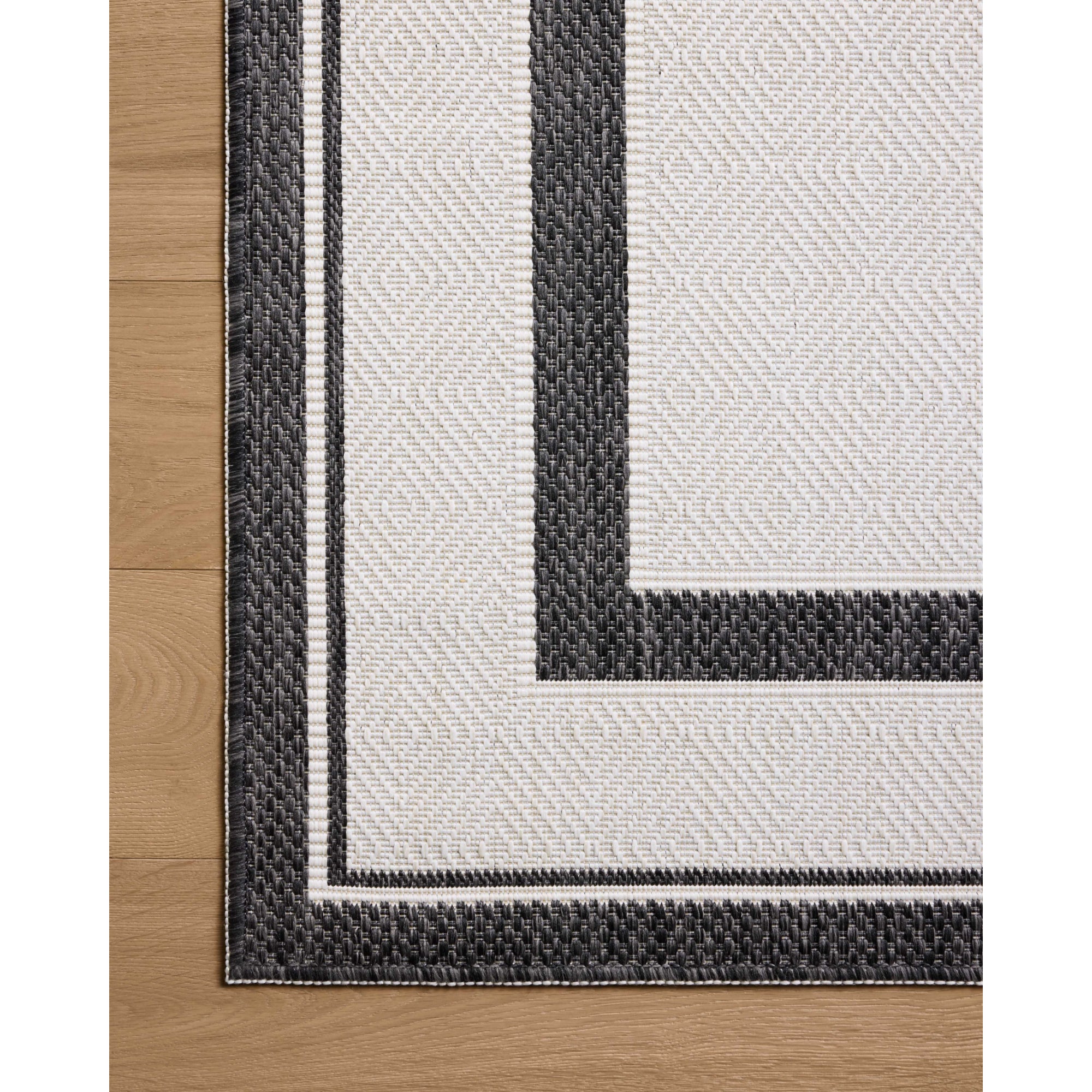 Loloi Easton Onyx/Ivory Rug