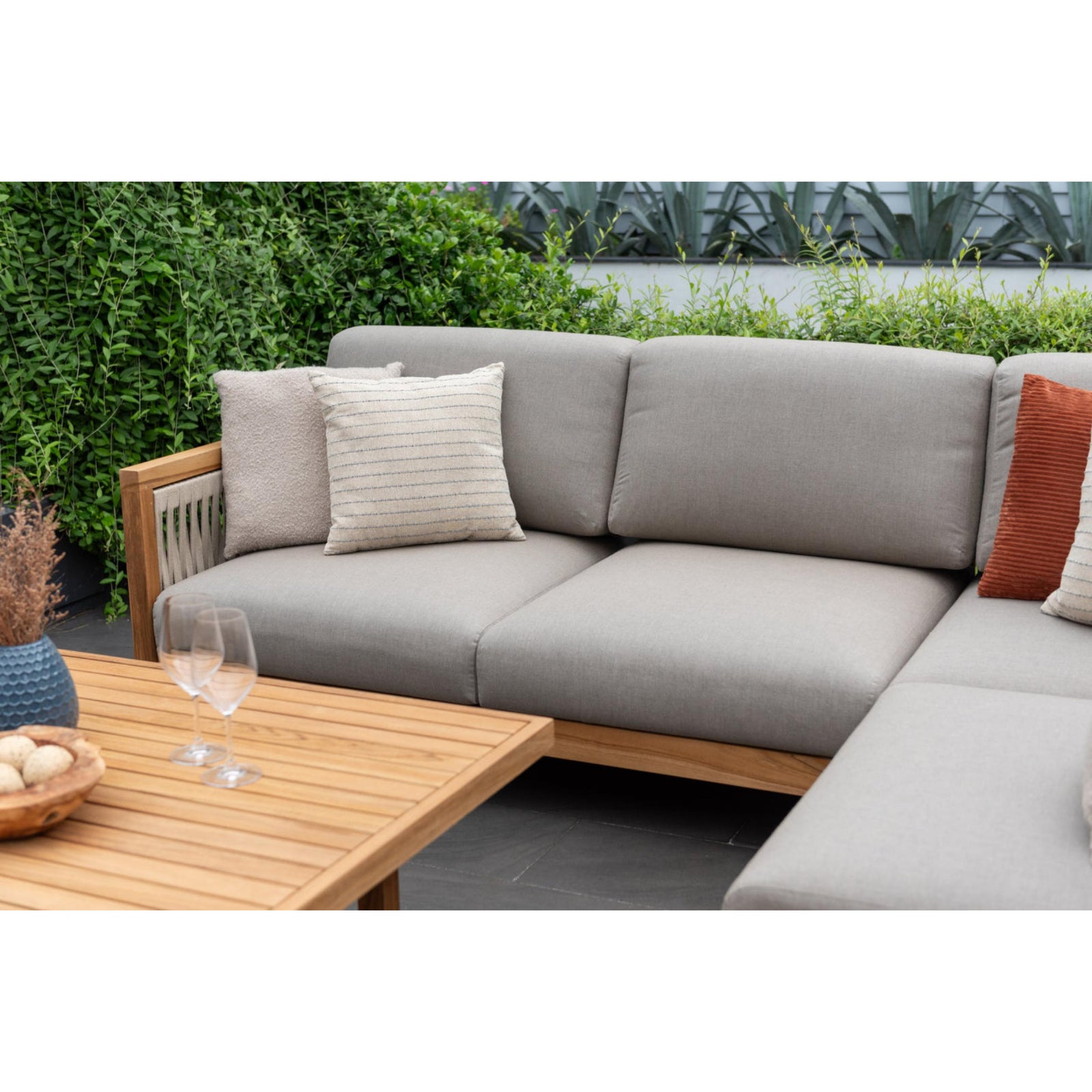 Fuegi Sectional Set