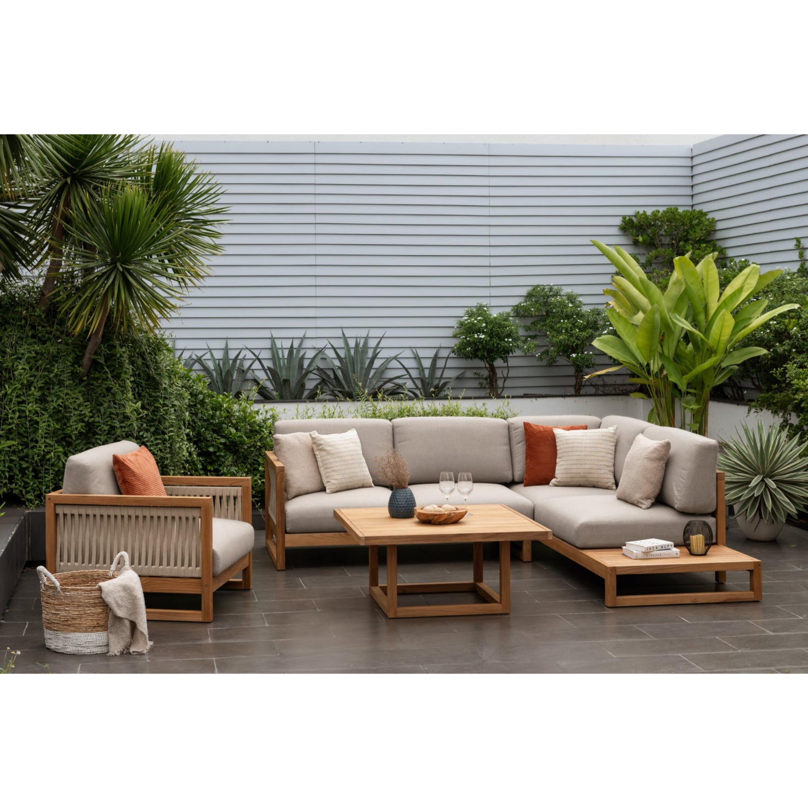 Fuegi Sectional Set