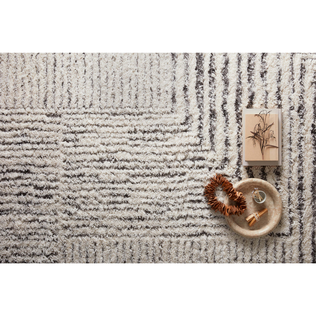 Loloi Levitt Shag Ivory/Grey Rug by Loloi