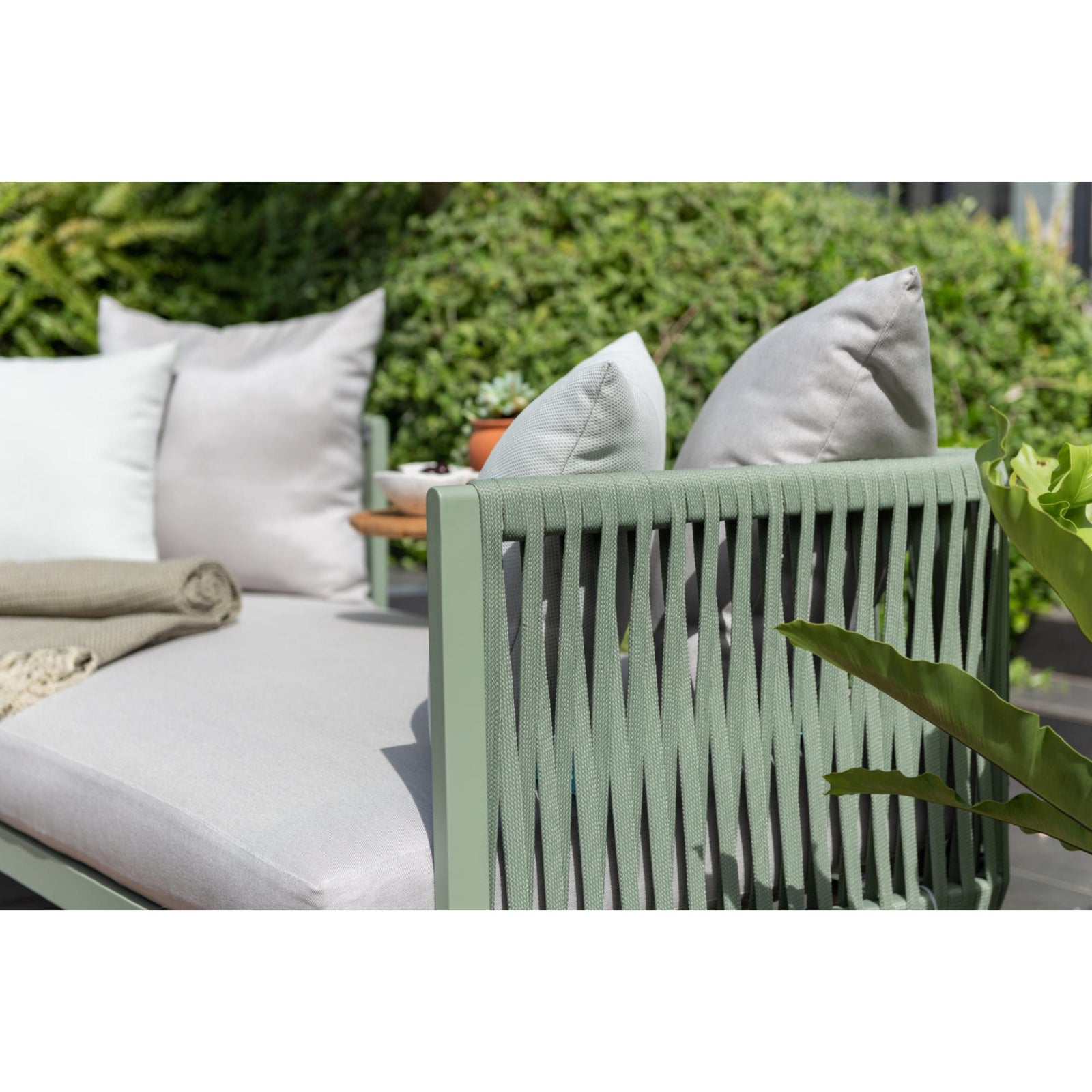 Mica Corner 2 Pieces Aluminum Daybed Set