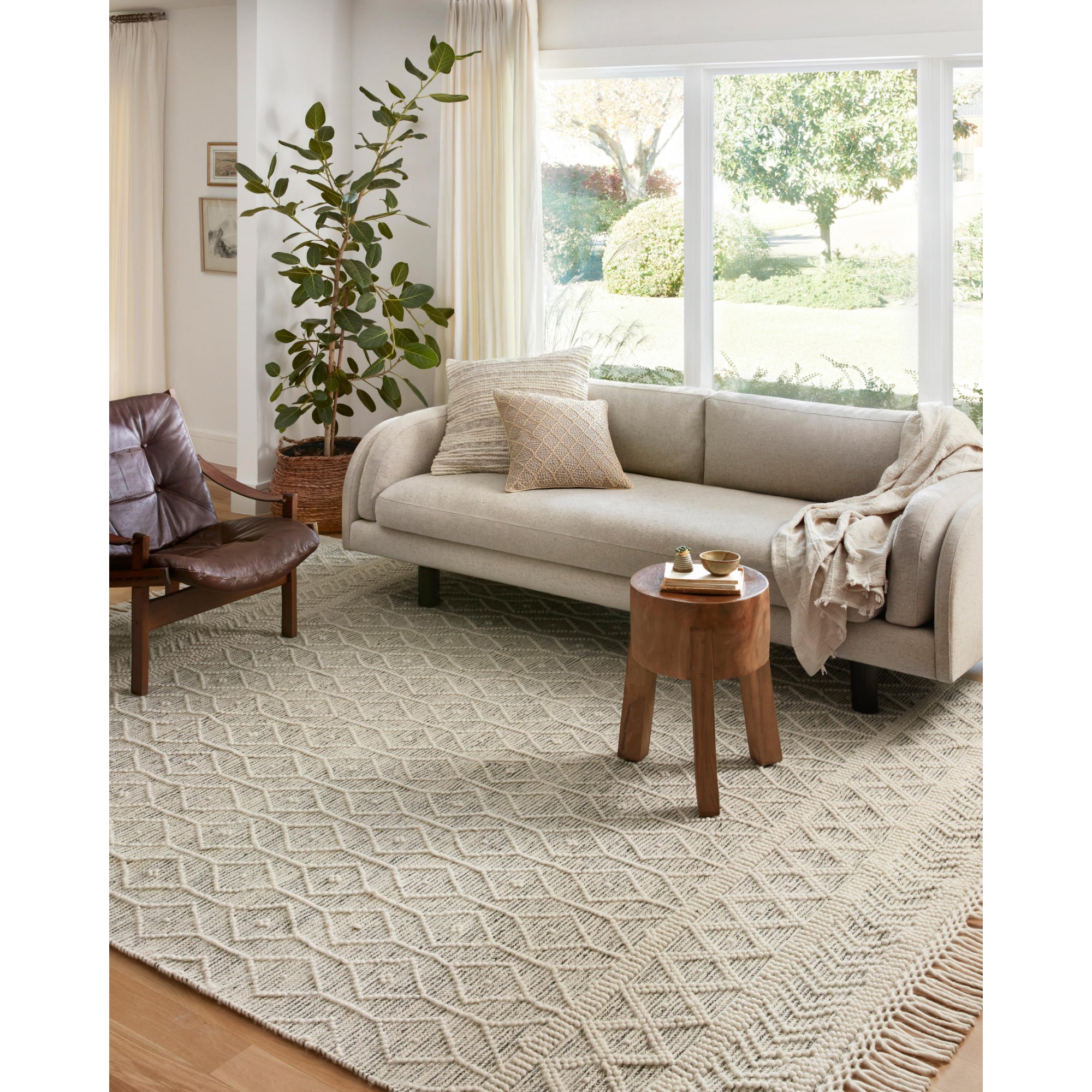 Loloi Noelle Ivory/Black 18" x 18" Sample Rug
