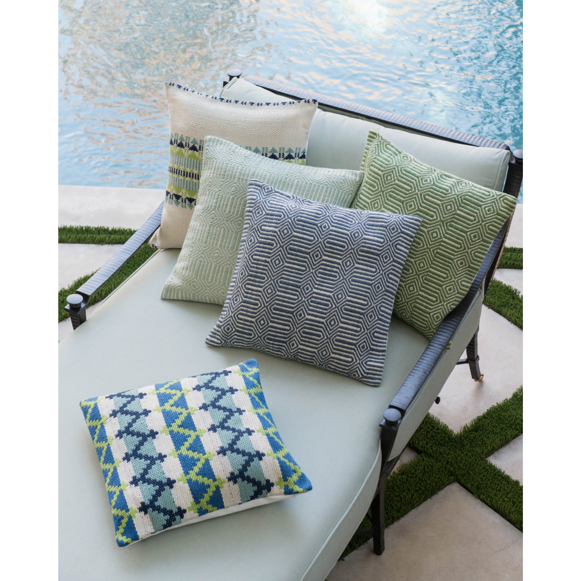 Loloi P0339 22" x 22" Cover with Poly Pillow