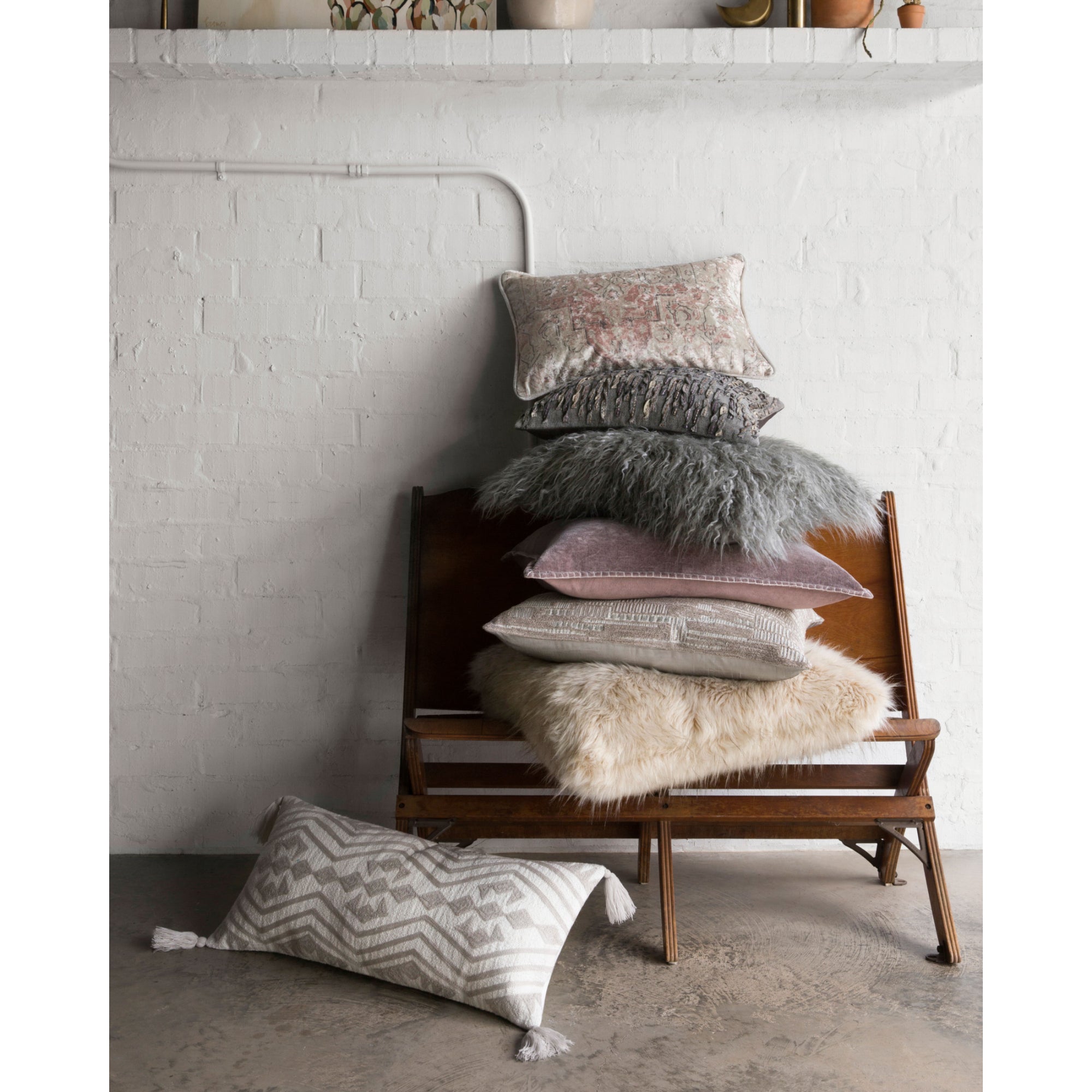 Loloi P0598 Grey 22" x 22" Cover with Poly Pillow
