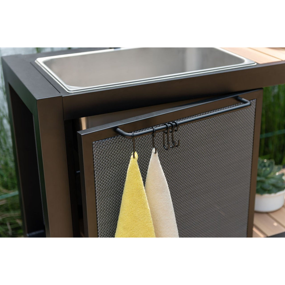 Panama Dark Outdoor Kitchen