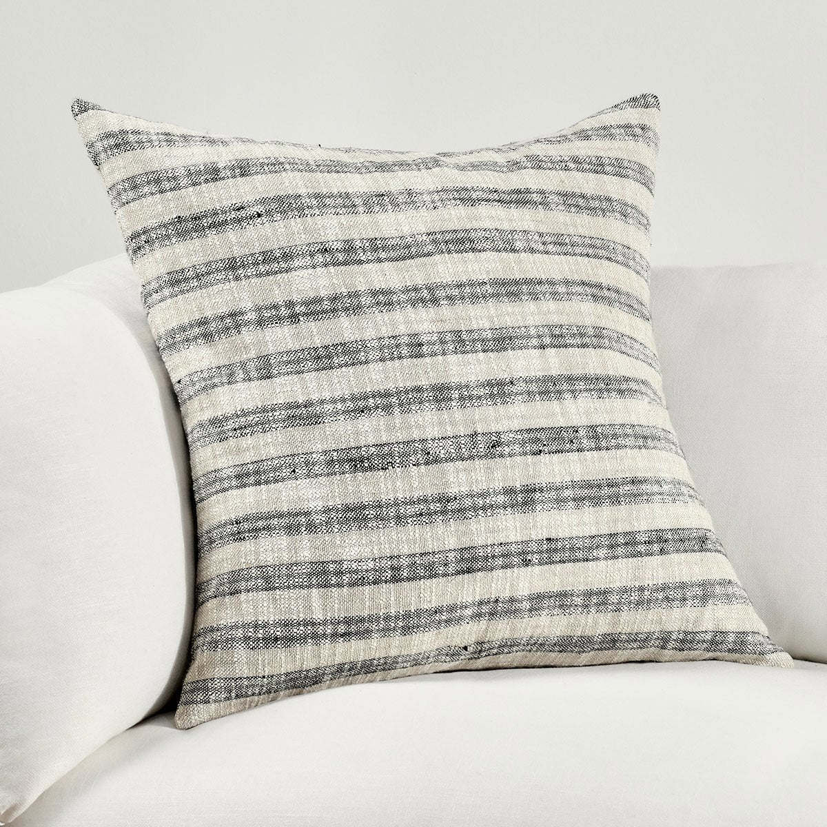 VC Linna Natural/Black Pillow
