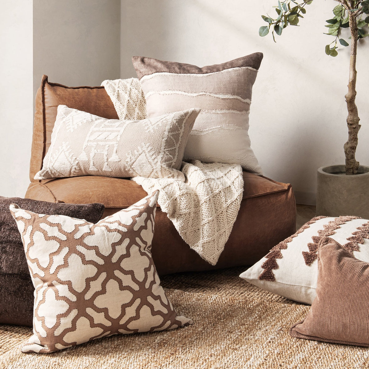LN Abbey Mocha Cream/Ivory Pillow