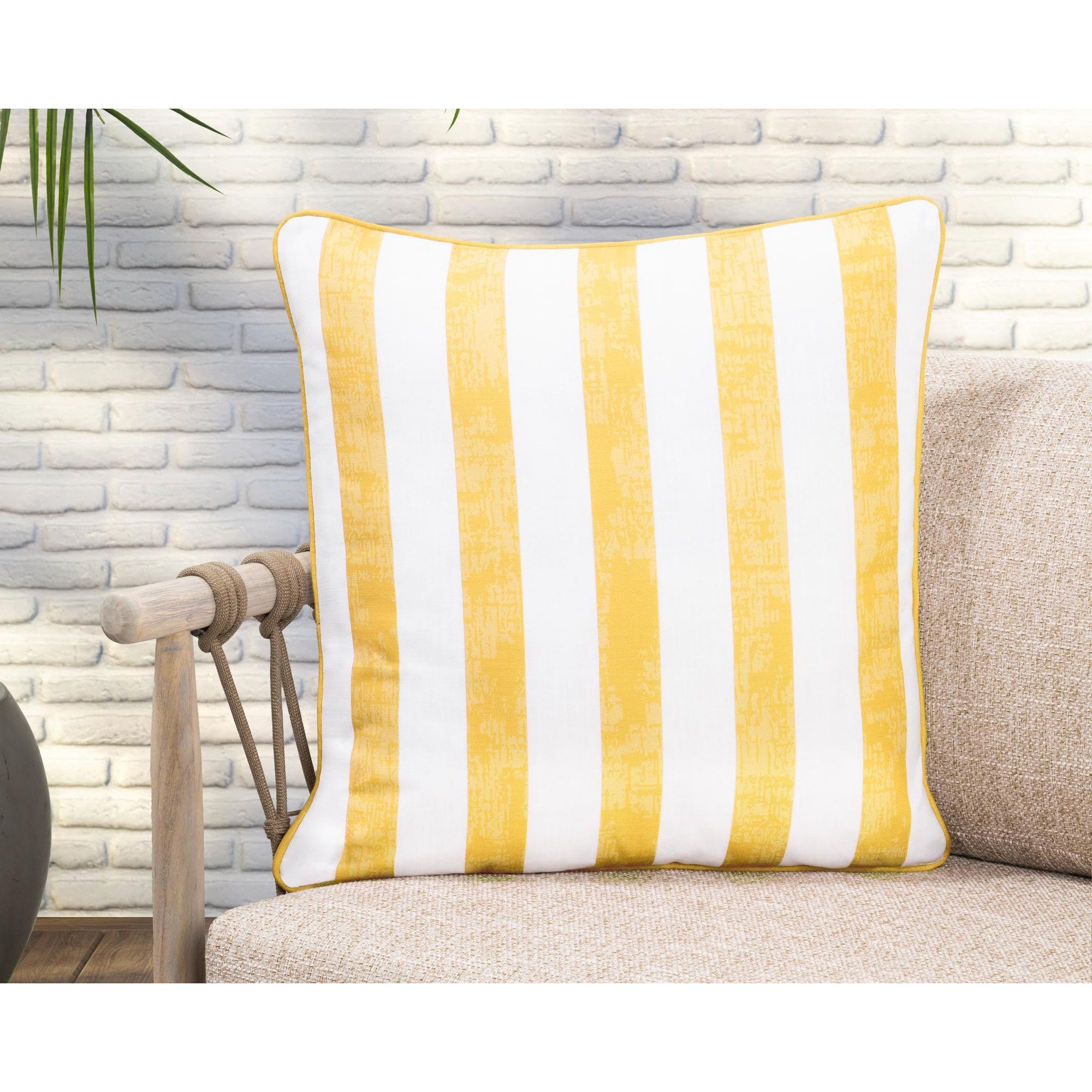 Indoor/Outdoor Milton 22x22 - Yellow