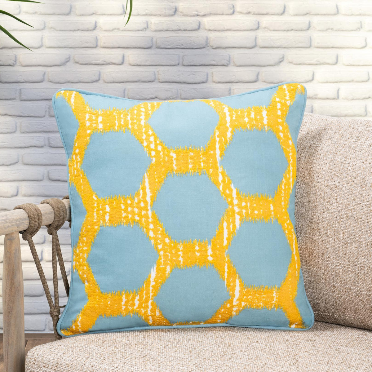 Indoor/Outdoor Gaines Pillow