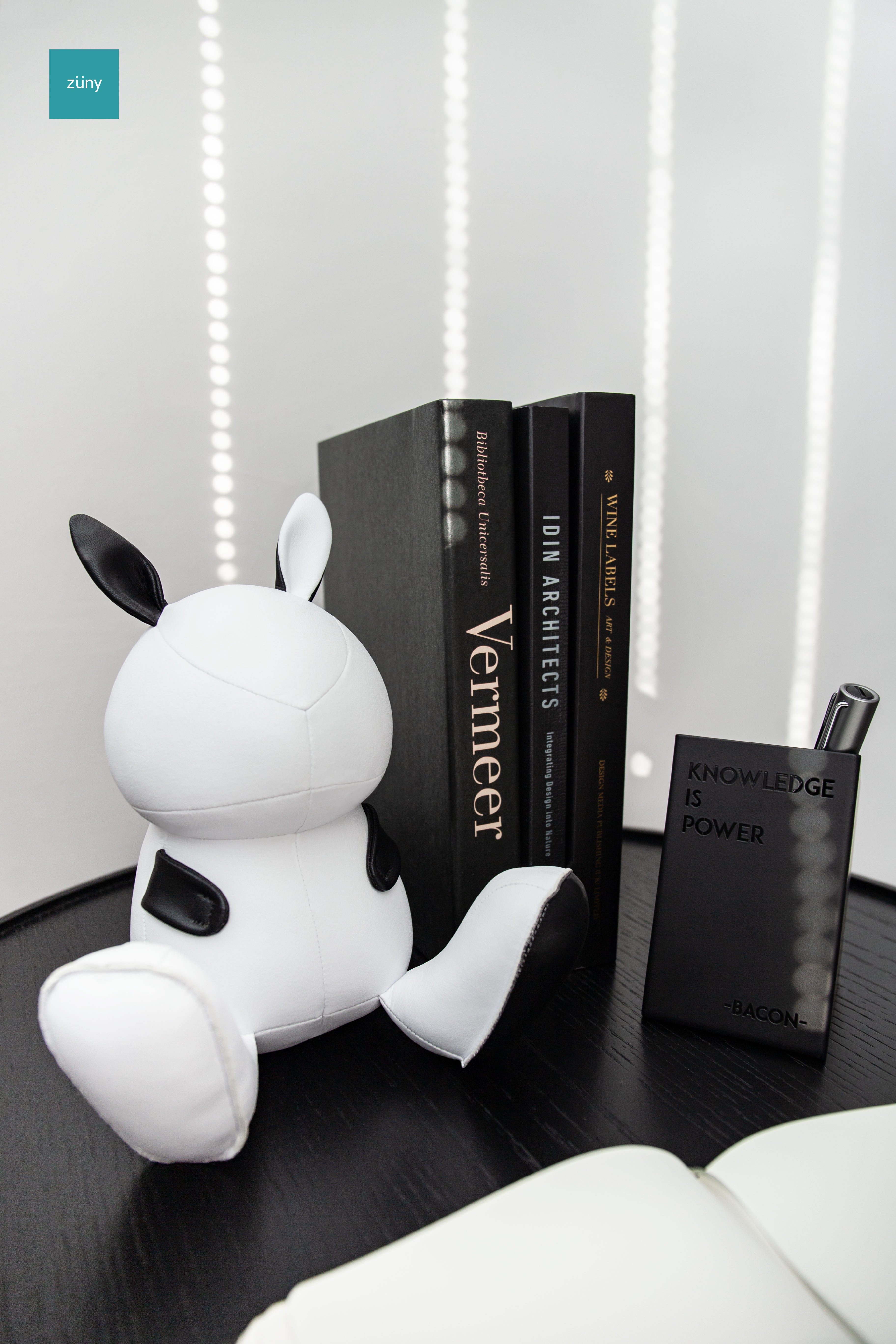 Rabbit Dafi Bookend