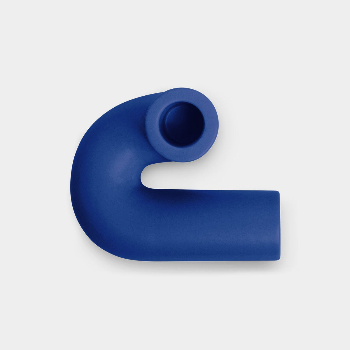 OCTAEVO Templo blue candle holder from above, showing the curved base and round taper socket.
